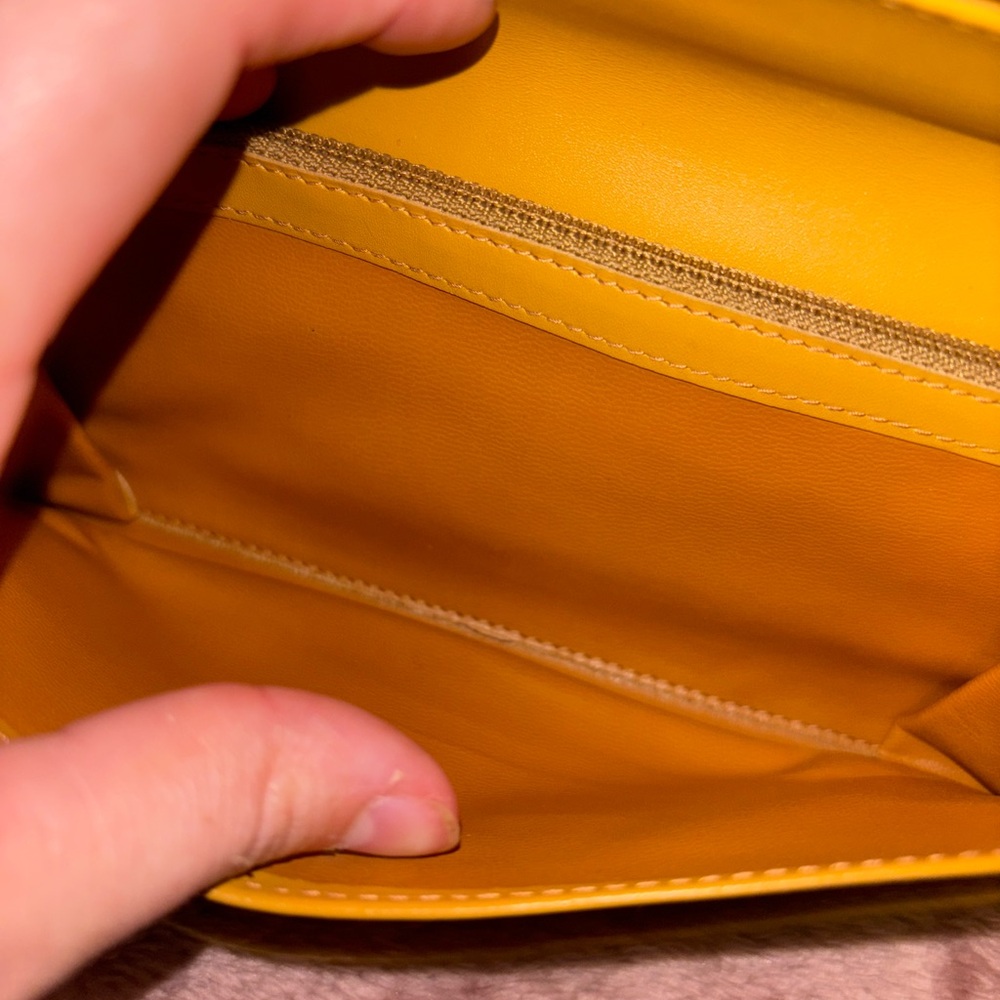Celine Classic Wallet in Mint Condition - Picture 4 of 4